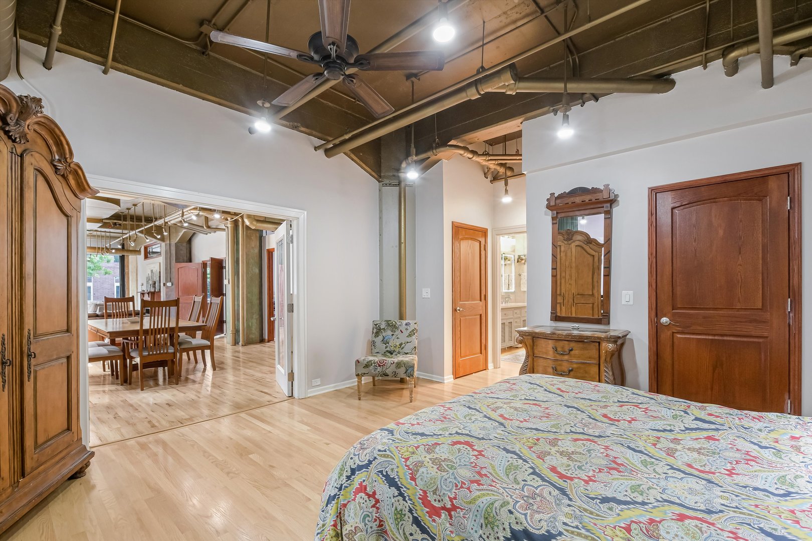 124 West Polk Street, Unit 100 Chicago, IL 60605 - Photo 15 of 45 a bedroom with a bed a table and chairs