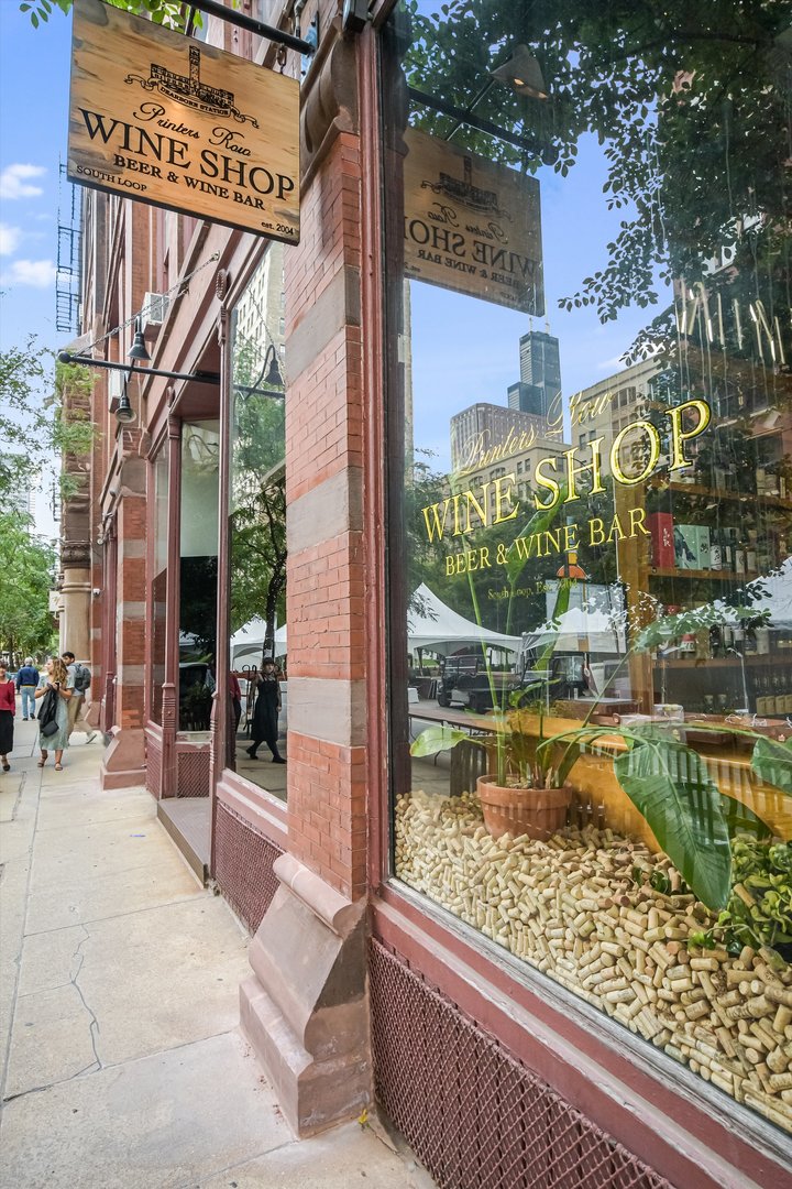 124 West Polk Street, Unit 100 Chicago, IL 60605 - Photo 39 of 45 a view of swimming pool from a balcony