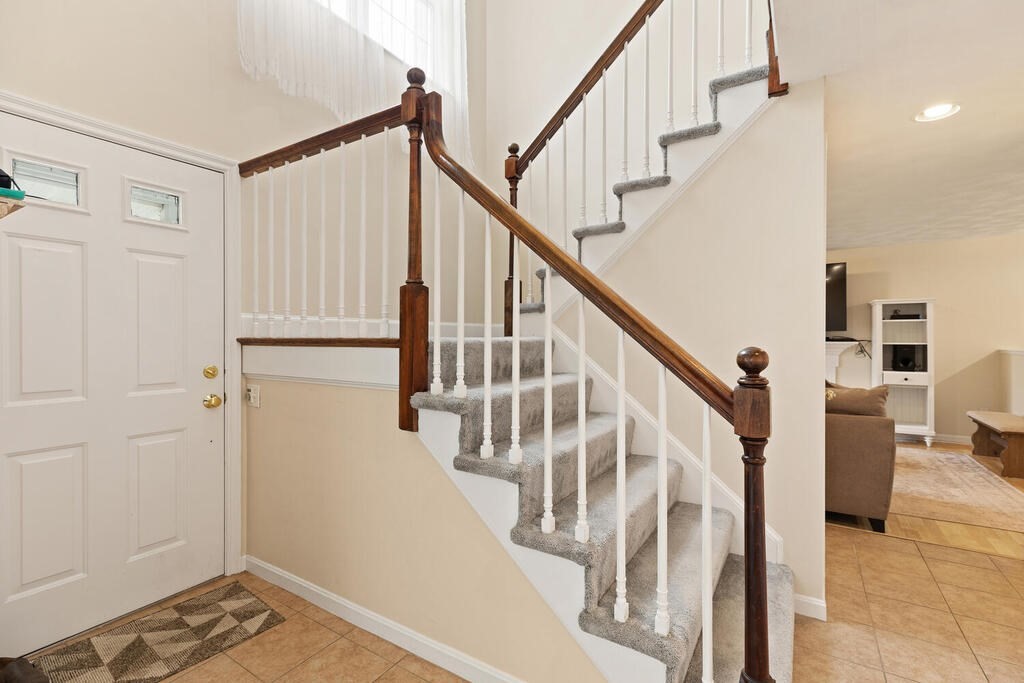 64 Meadowood Road North Andover, MA 01845 - Photo 4 of 31 Gallery Image 4