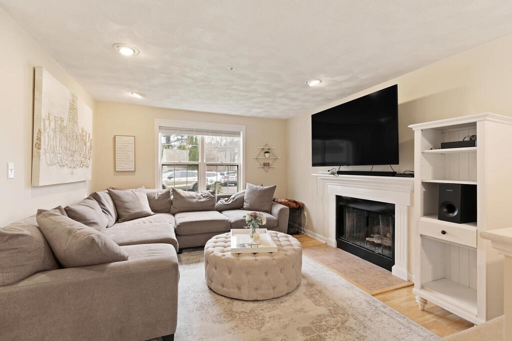 64 Meadowood Road North Andover, MA 01845 - Photo 8 of 31 Gallery Image 8