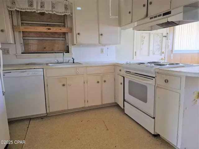 $180,000 | 853 1st Street, Chipley, FL 32428