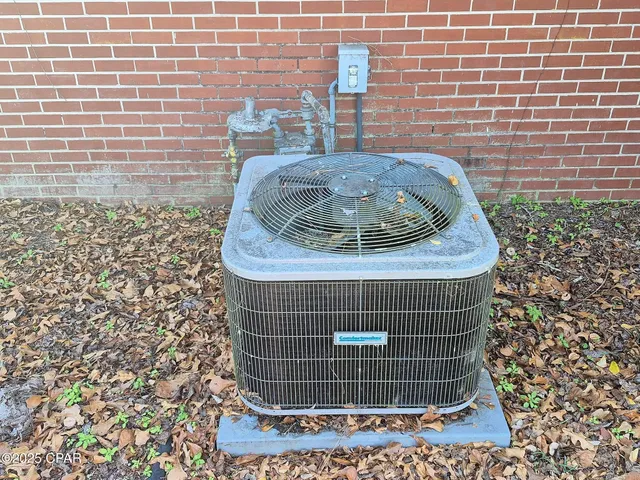 $180,000 | 853 1st Street, Chipley, FL 32428