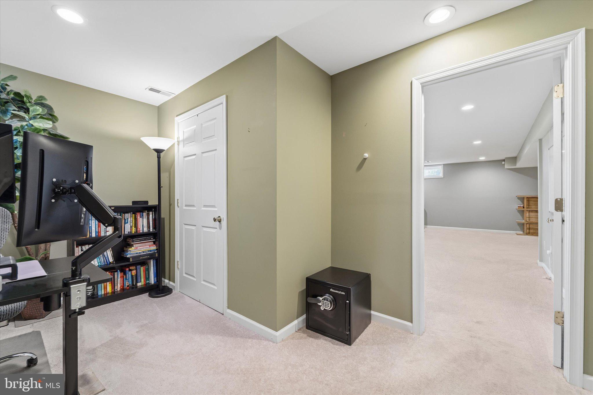 6741 Edgartown Way Gainesville, VA 20155 - Photo 27 of 53