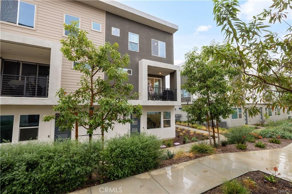 26799 Keystone Loop Valencia, CA 91381 - Photo 4 of 71
