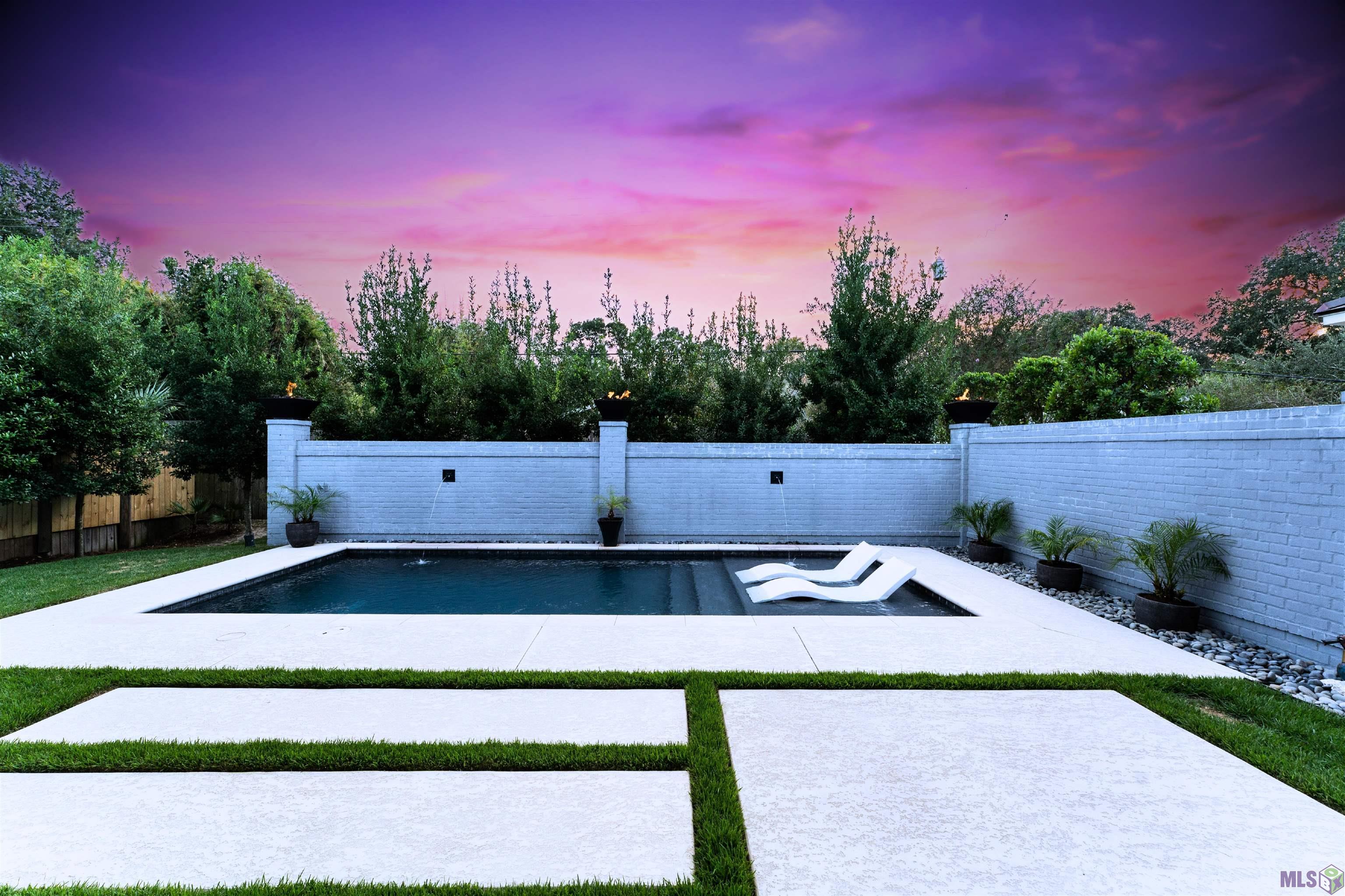 5018 Mimosa Street Baton Rouge, LA 70808 - Photo 40 of 44 Backyard at Twilight