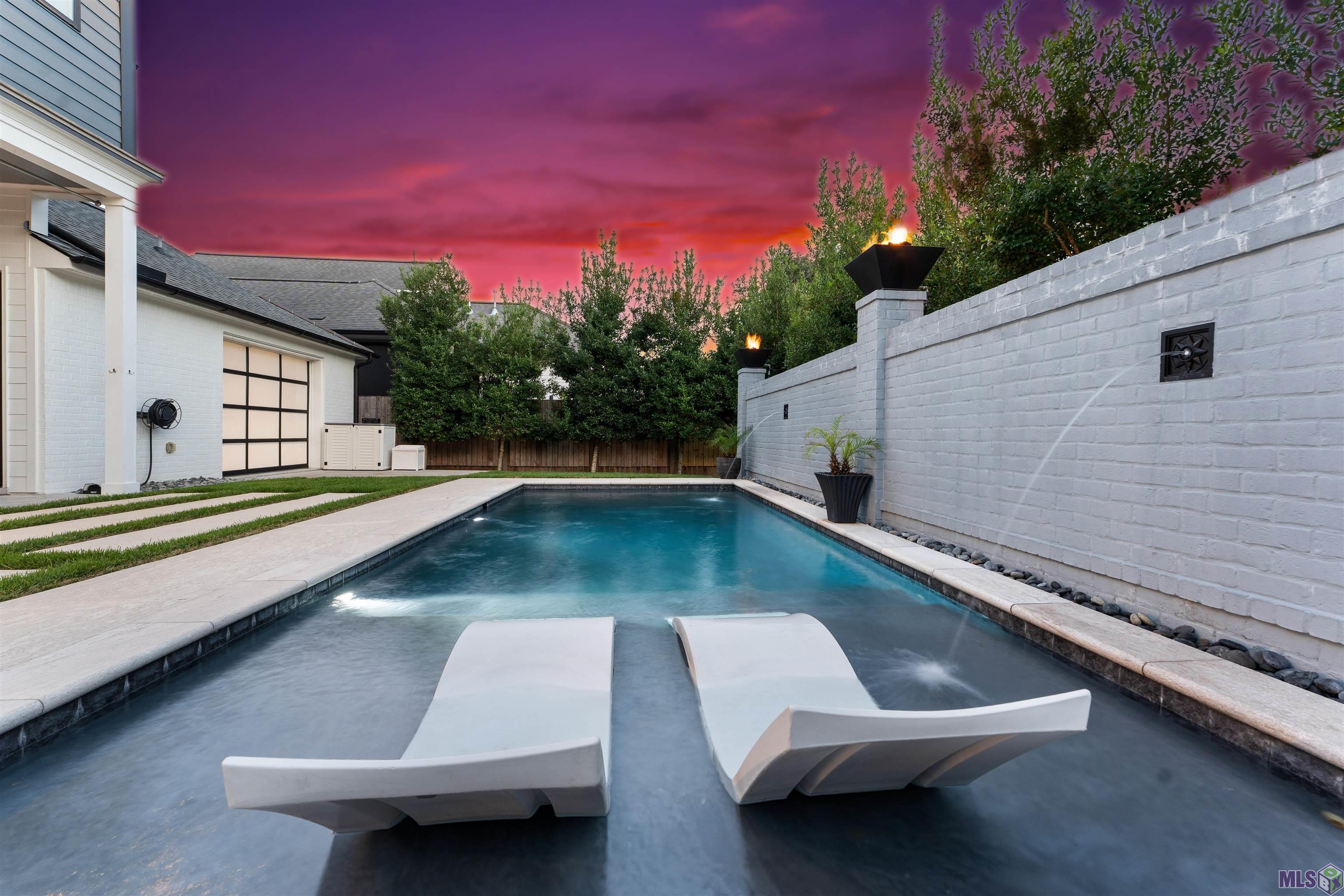 5018 Mimosa Street Baton Rouge, LA 70808 - Photo 41 of 44 Backyard at Twilight