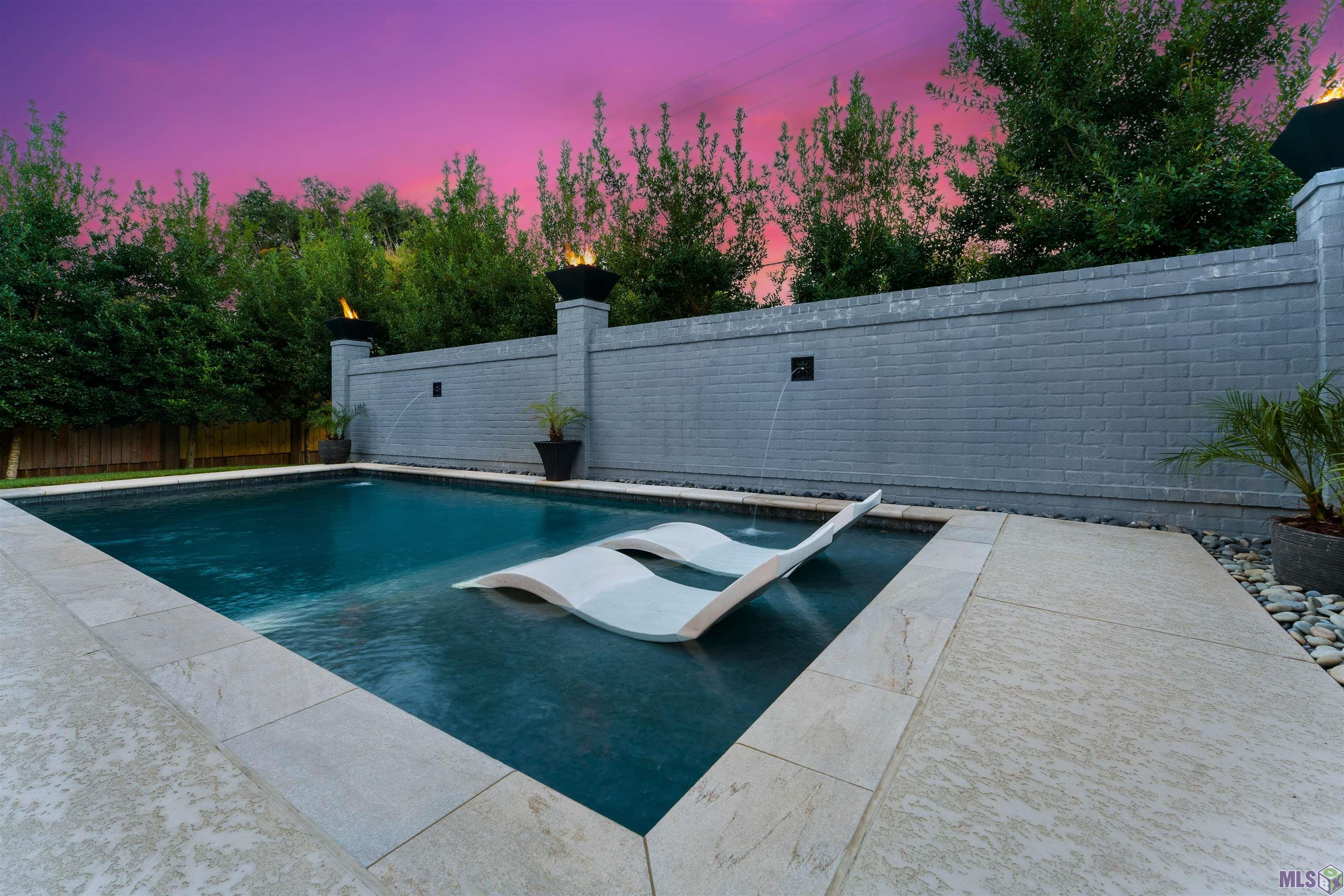 5018 Mimosa Street Baton Rouge, LA 70808 - Photo 42 of 44 Backyard at Twilight