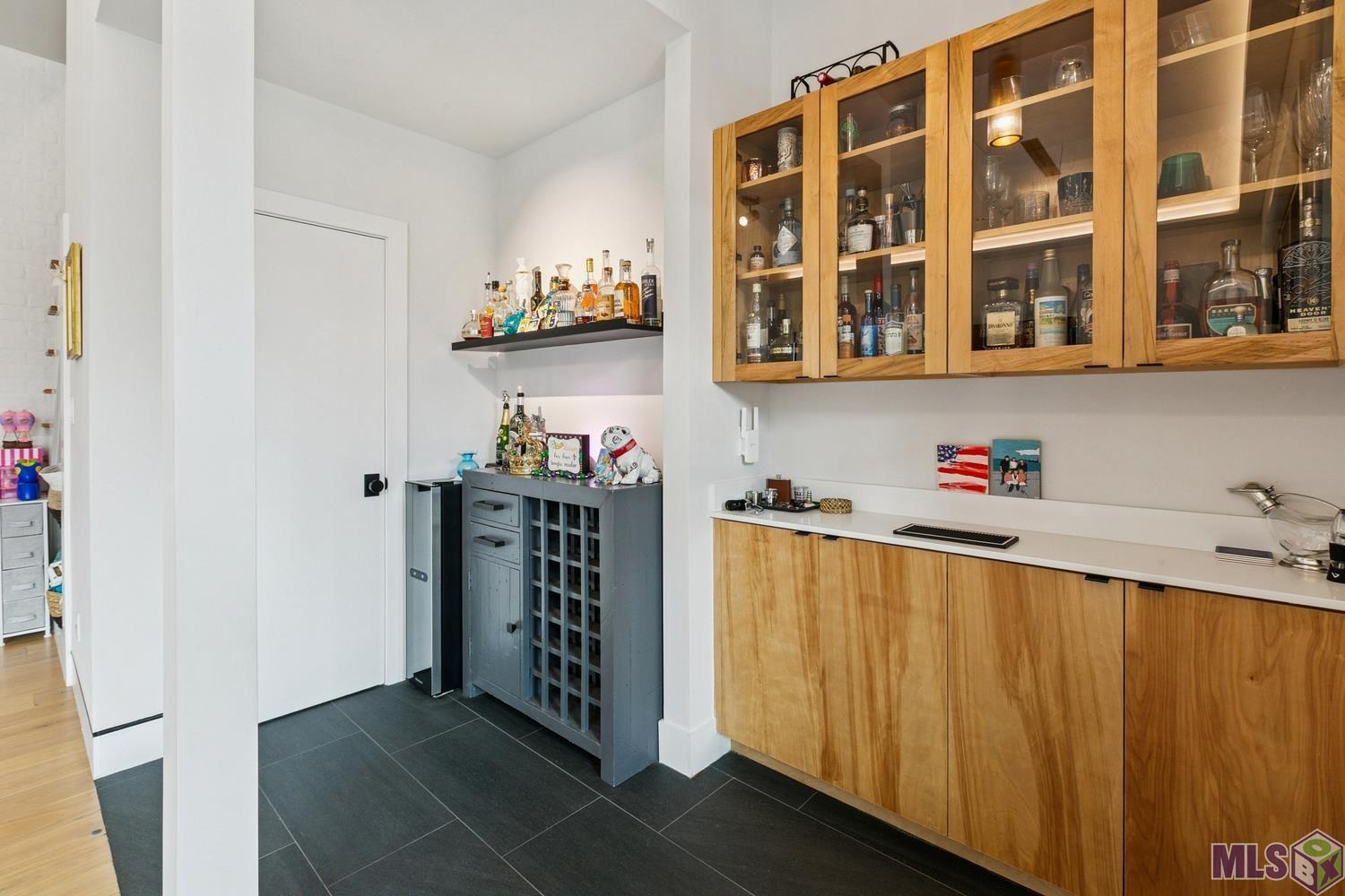 5018 Mimosa Street Baton Rouge, LA 70808 - Photo 5 of 44 Bar