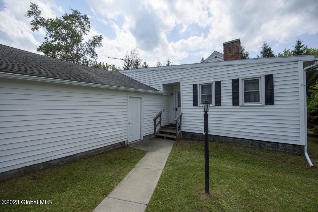 636 East Shore Road Delanson, NY 12053 - Photo 3 of 37 DSC_0523