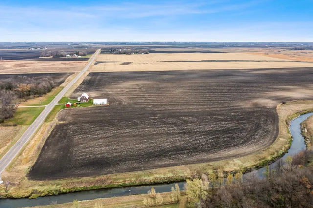 $320,000 | 10 Wang Twp Mn 56285, Sacred Heart, MN 56285