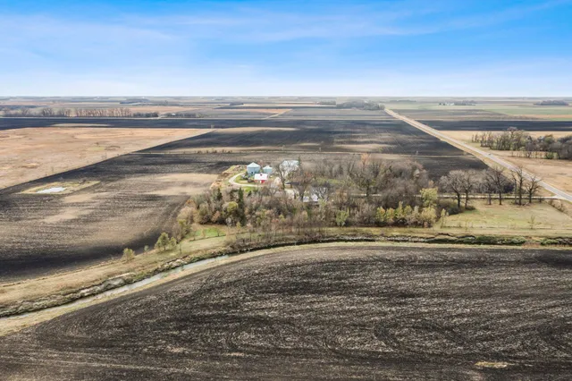 $320,000 | 10 Wang Twp Mn 56285, Sacred Heart, MN 56285