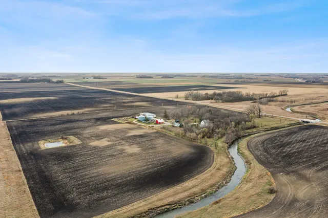 $320,000 | 10 Wang Twp Mn 56285, Sacred Heart, MN 56285