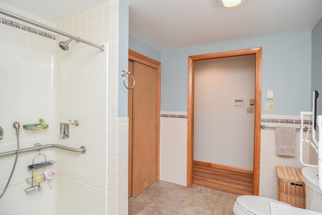 75 Wayside Road Worcester, MA 01605 - Photo 27 of 40 Gallery Image 27