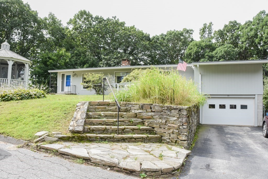 75 Wayside Road Worcester, MA 01605 - Photo 3 of 40 Gallery Image 3