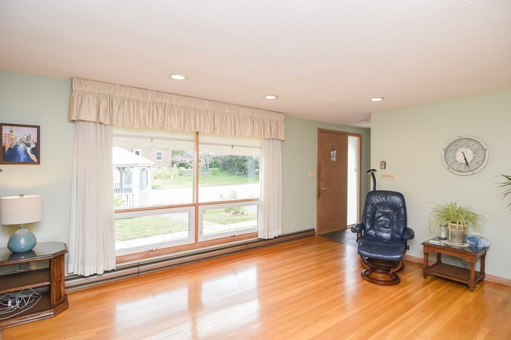 75 Wayside Road Worcester, MA 01605 - Photo 5 of 40 Gallery Image 5