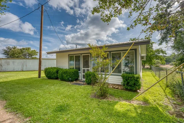 $1,299,000 | 106 Chuckwagon, Burnet, TX 78611