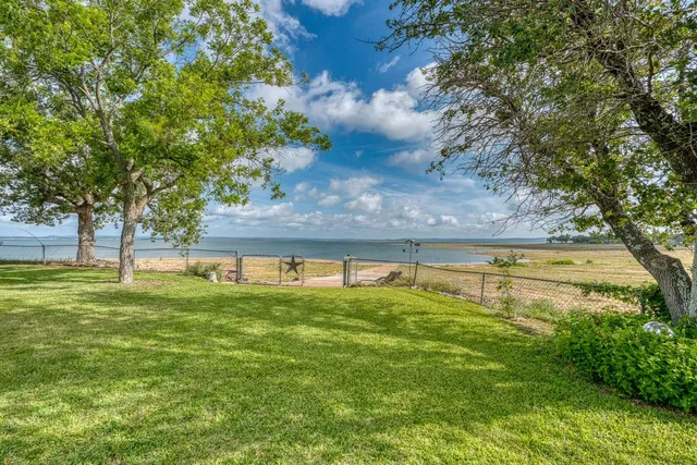 $1,299,000 | 106 Chuckwagon, Burnet, TX 78611