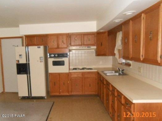273 Oak Hill Road Hawley, PA 18428 - Photo 2 of 10
