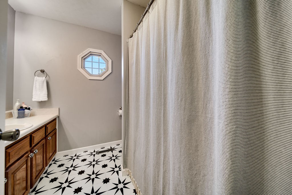 4468 Mt Zion Road Springfield, TN 37172 - Photo 31 of 48 a bathroom with a sink a toilet and a mirror