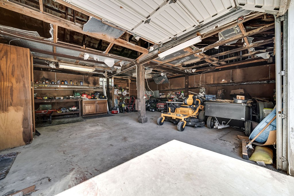 4468 Mt Zion Road Springfield, TN 37172 - Photo 34 of 48 a view of parking garage with cars