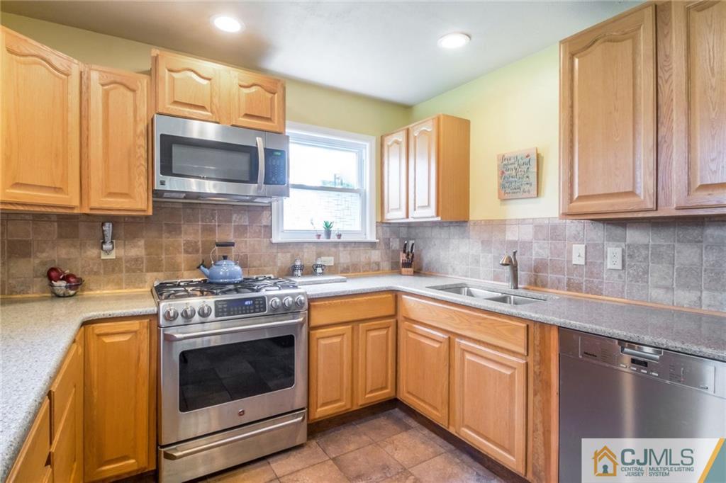 1507 Seneca Road North Brunswick, NJ 08902 - Photo 16 of 32 Gallery Image 16