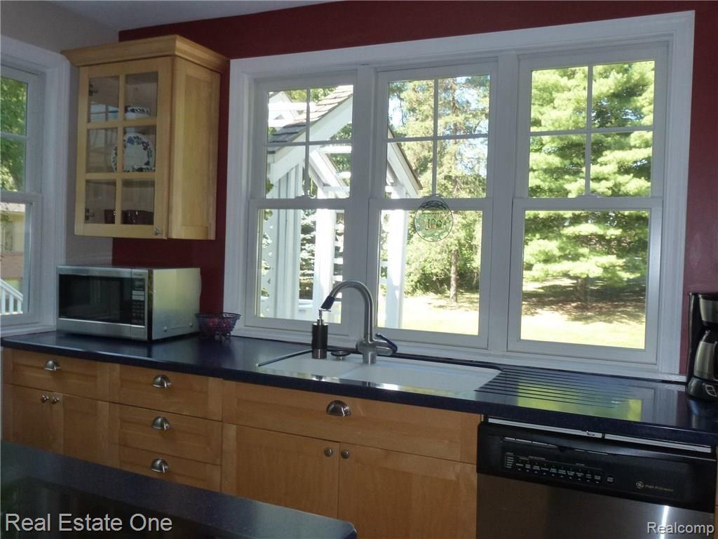 422 John R Road Rochester Hills, MI 48307 - Photo 34 of 47