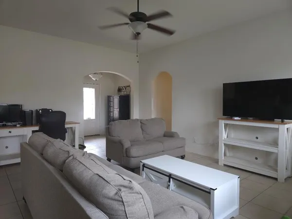 $305,000 | 308 Kaylee Way, Red Oak, TX 75154