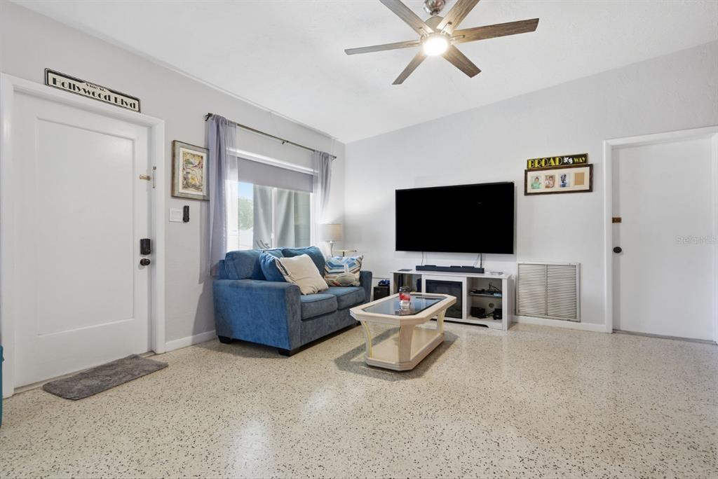 5126 104th Street North St. Petersburg, FL 33708 - Photo 6 of 37