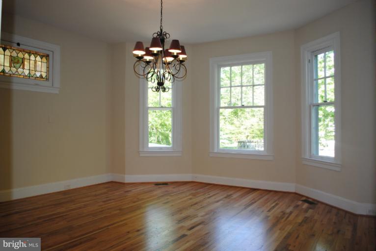 2418 Ken Oak Road Baltimore, MD 21209 - Photo 12 of 18 Dining Room