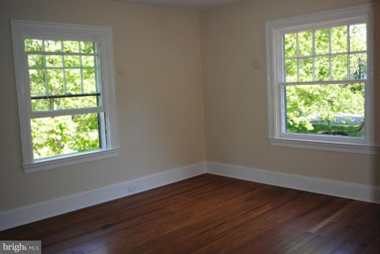 2418 Ken Oak Road Baltimore, MD 21209 - Photo 7 of 18 wood floors, bright and sunny