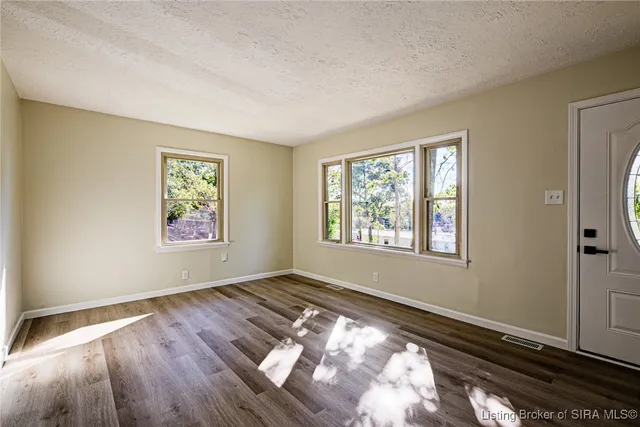 $189,900 | 301 Evans Lane, New Albany, IN 47150