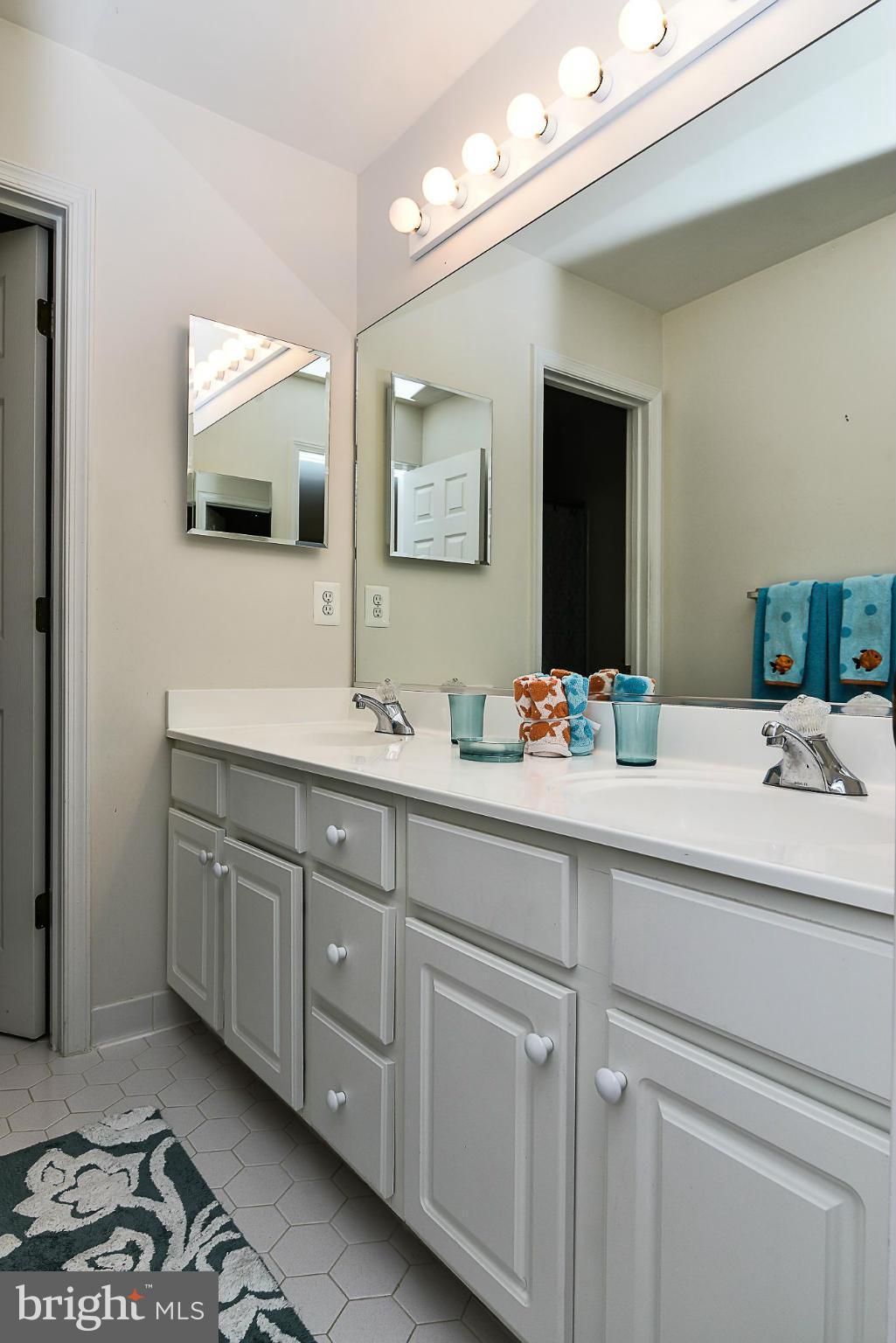 7862 Pembridge Road Manassas, VA 20112 - Photo 21 of 30 Bathroom 2