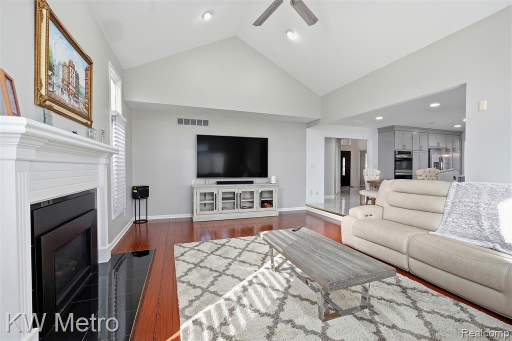 887 Grovecrest Rochester Hills, MI 48307 - Photo 14 of 42