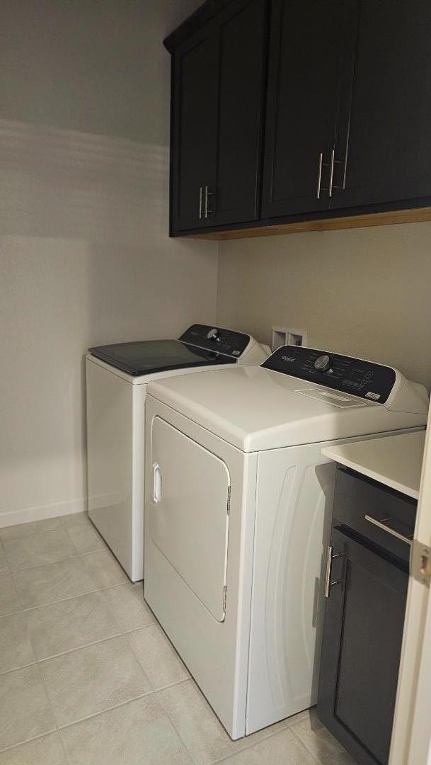 2865 Bering Street Manteca, CA 95337 - Photo 4 of 11 a utility room with dryer and washer