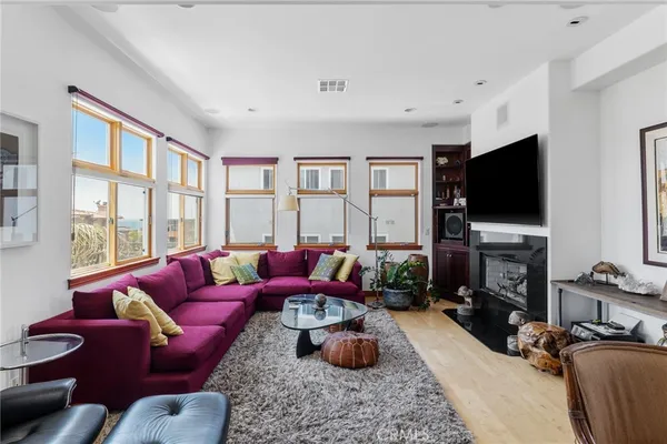 $9,950 | 331 11th Street, Hermosa Beach, CA 90254