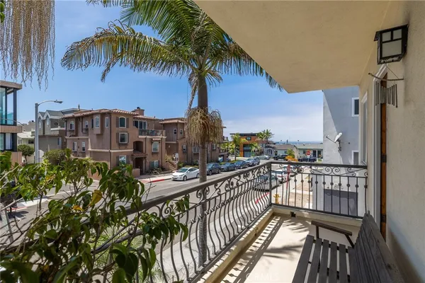 $9,950 | 331 11th Street, Hermosa Beach, CA 90254