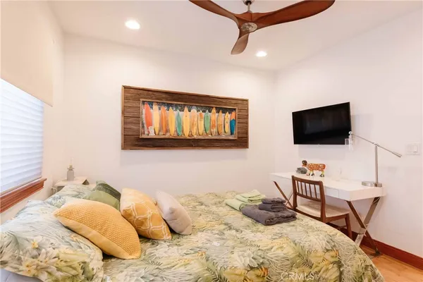 $9,950 | 331 11th Street, Hermosa Beach, CA 90254