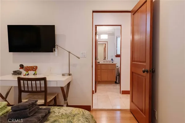 $9,950 | 331 11th Street, Hermosa Beach, CA 90254