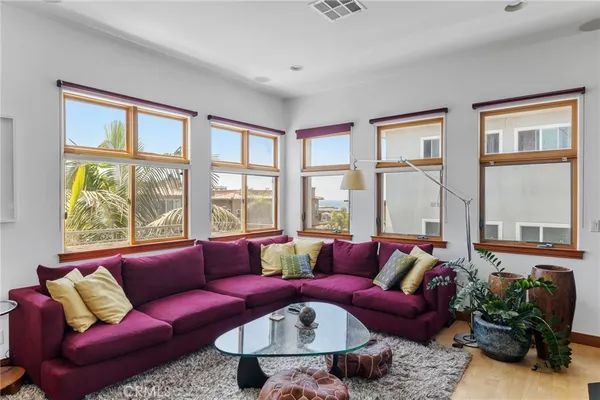 $9,950 | 331 11th Street, Hermosa Beach, CA 90254