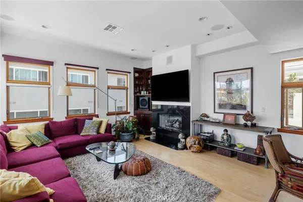 $9,950 | 331 11th Street, Hermosa Beach, CA 90254