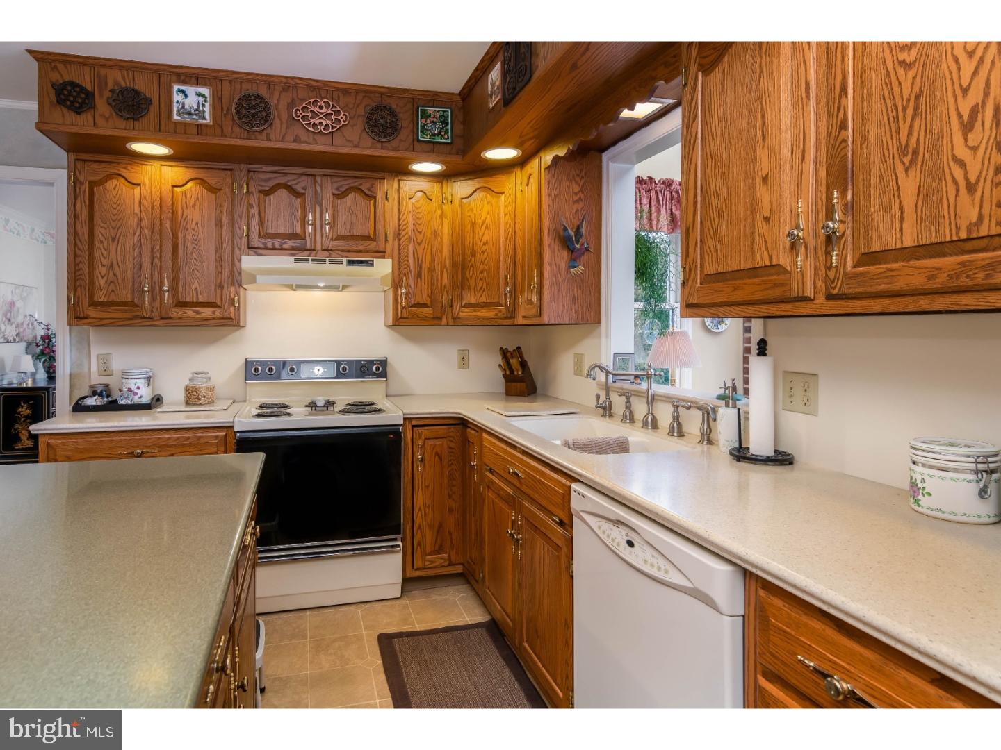 1012 Hilltop Road Leesport, PA 19533 - Photo 3 of 25