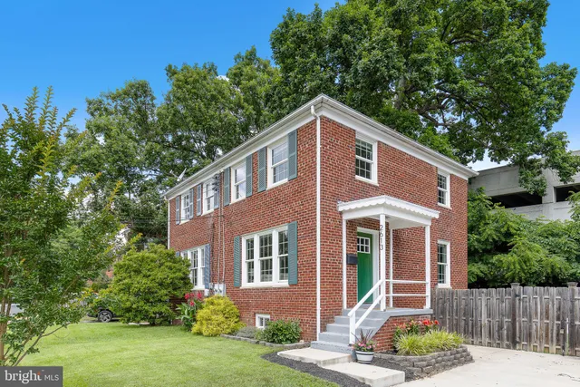 $3,300 | 2613 South Troy Street, Arlington, VA 22206