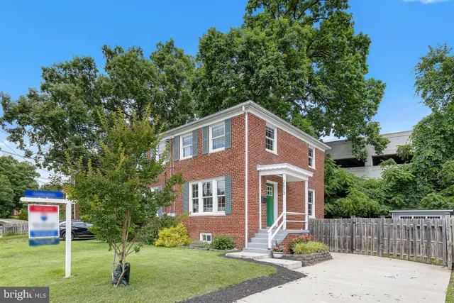 $3,300 | 2613 South Troy Street, Arlington, VA 22206