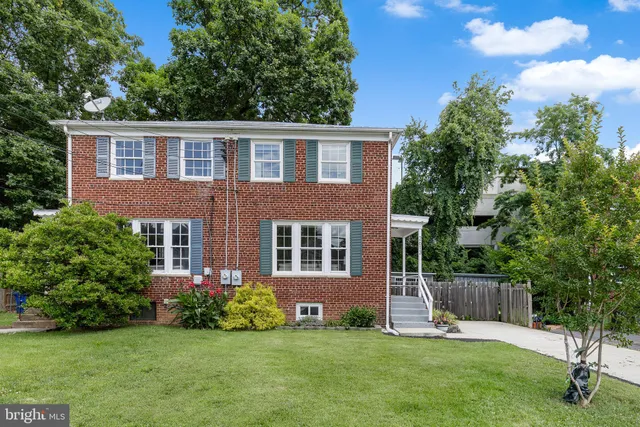 $3,300 | 2613 South Troy Street, Arlington, VA 22206