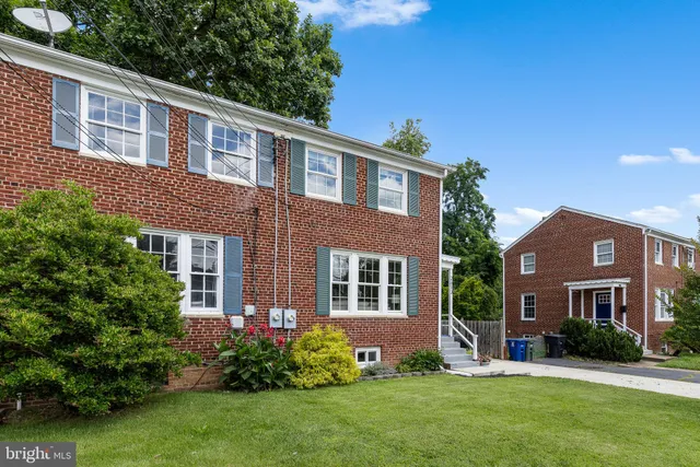 $3,300 | 2613 South Troy Street, Arlington, VA 22206