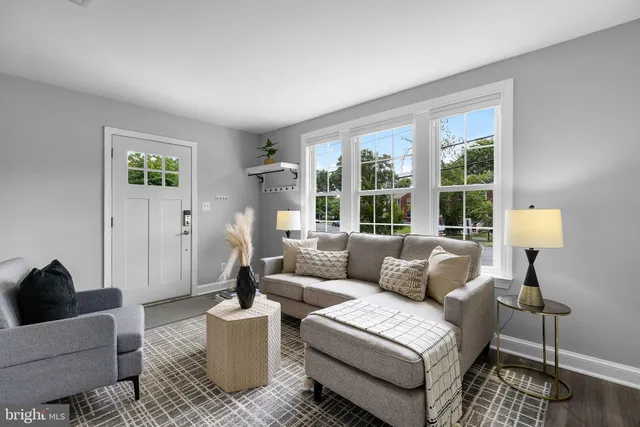 $3,300 | 2613 South Troy Street, Arlington, VA 22206