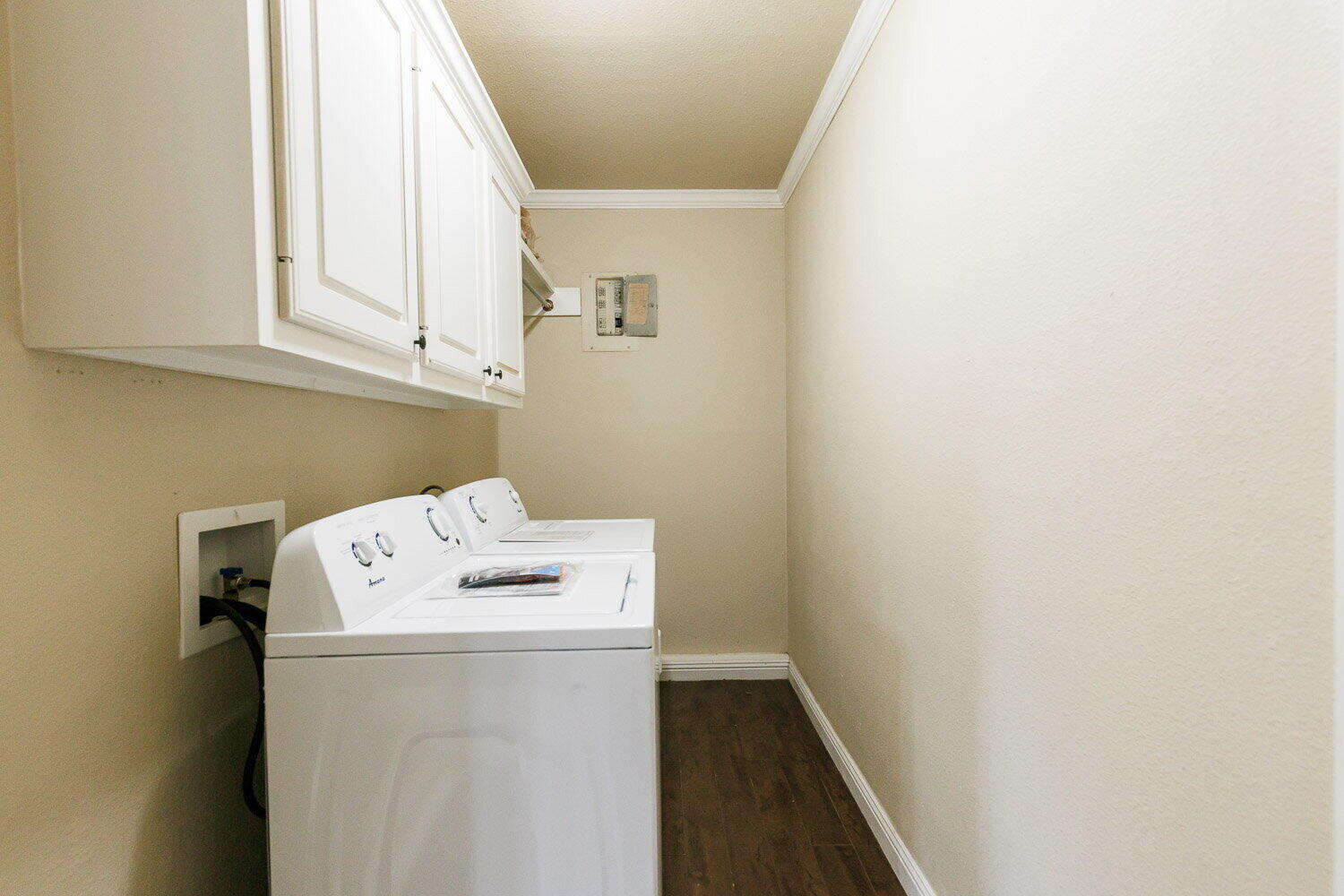 2505 52nd Street Lubbock, TX 79413 - Photo 18 of 37 a utility room with dryer and washer