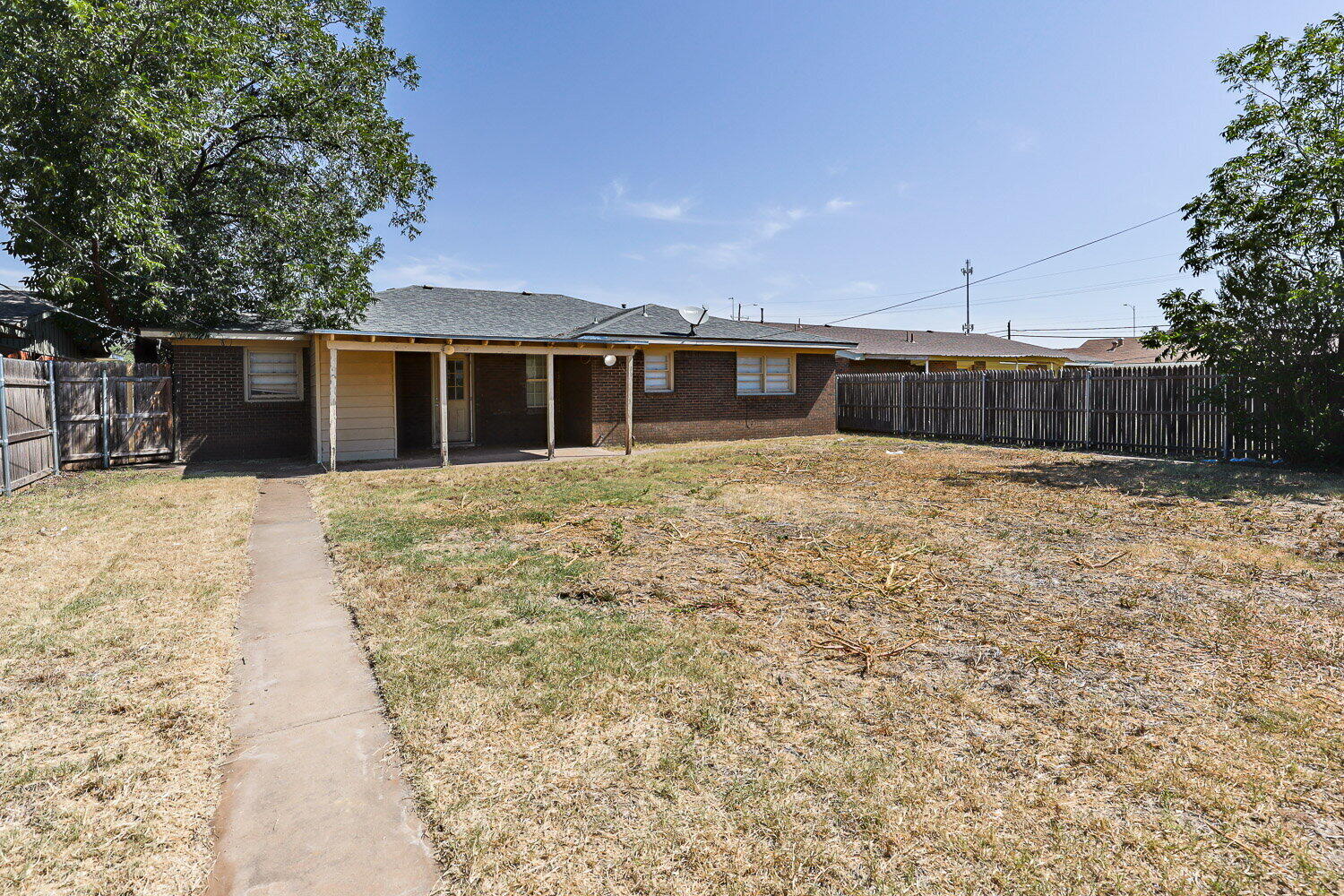 2505 52nd Street Lubbock, TX 79413 - Photo 36 of 37 a front view of house with yard