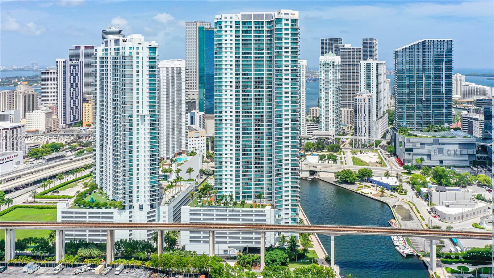 92 Southwest 3rd Street, Unit 1803 Miami, FL 33130 - Photo 29 of 29 a view of lot of buildings