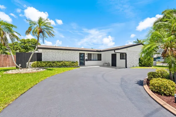 $2,199,999 | 581 Southeast 5th Avenue, Pompano Beach, FL 33060